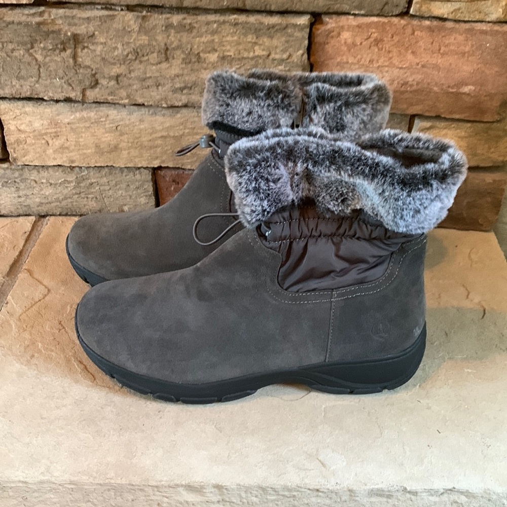 NWT Lands End grey thermolite faux fur boots size 11.